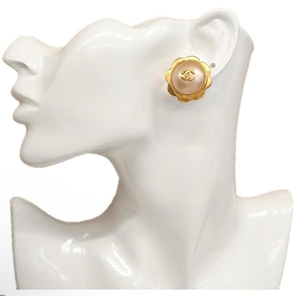 Vintage Chanel Clip On Earrings